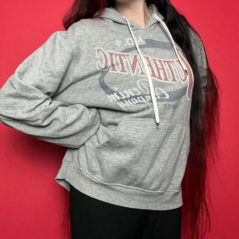 Y2K grey hoodie with graphic 🩶❤️​​​​​​